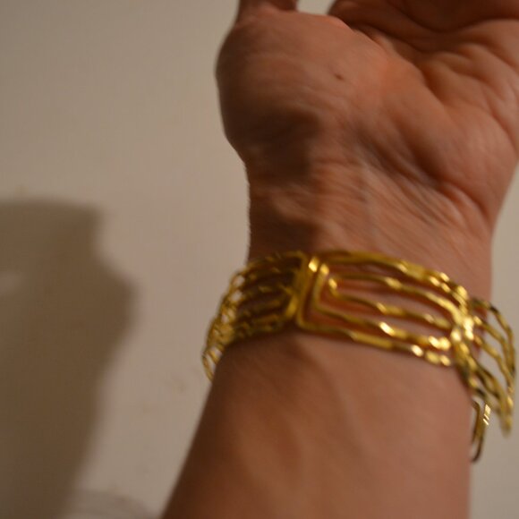 Bracelet Unnamed Gold Wire Bended in Rectangular Swirls Chain Gap of Opening OS - Picture 6 of 8